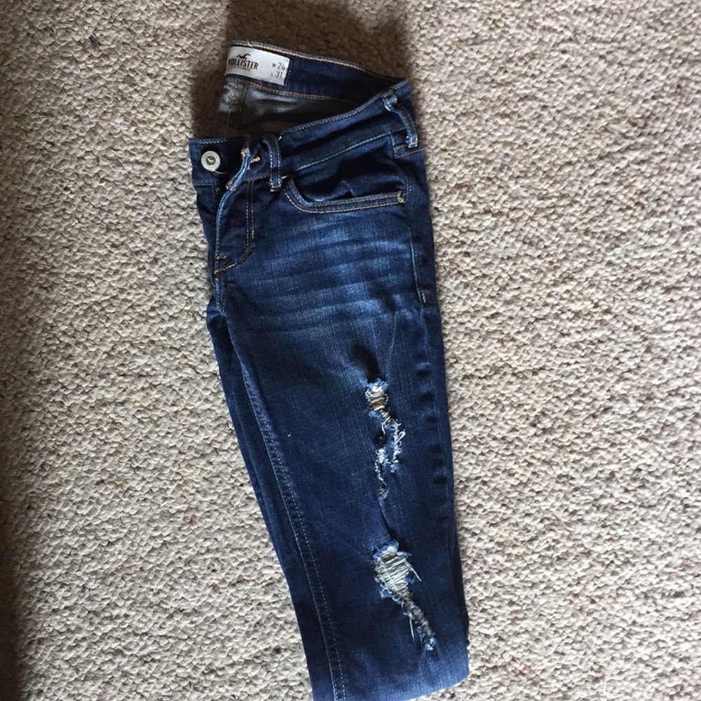 HOLLISTER destroyed skinny jeans